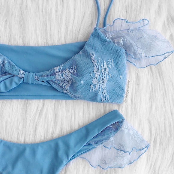 ❤️SALE❤️ Blue lace off shoulder cheeky bikini set - Picture 2 of 4